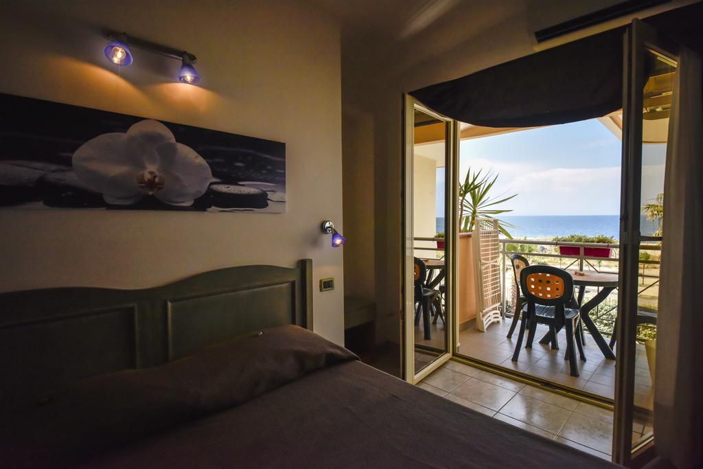Hotel La Villa Corigliano Calabro Chambre photo
