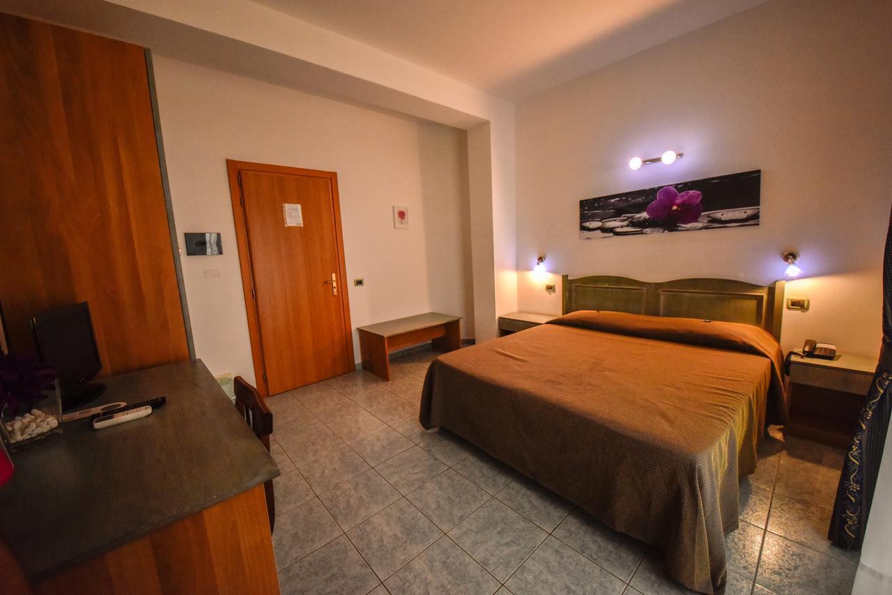 Hotel La Villa Corigliano Calabro Extérieur photo